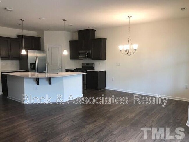 Building Photo - 6039 Beale Loop