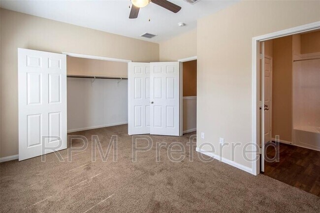Foto del edificio - 8146 Cabot St
