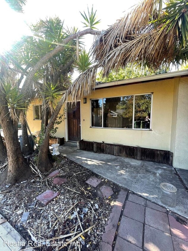 Primary Photo - 2 br, 1 bath House - 214 Sequoia Ave