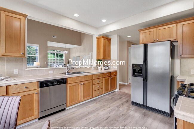 Building Photo - Luxury 3 Bedroom Townhome in West Linn + P...