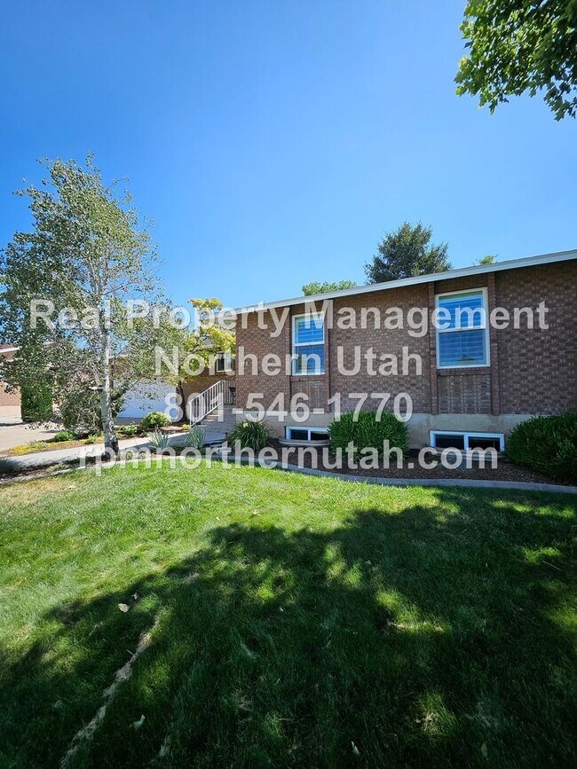 Foto del edificio - Stunning 5 Bedroom Home in Kaysville Now A...