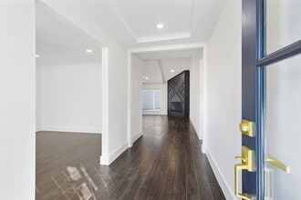 Building Photo - 2410 Del Norte St