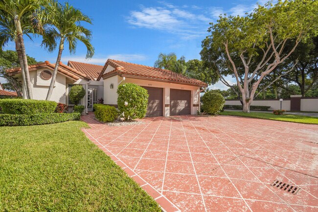 Foto del edificio - 6099 Waldwick Cir