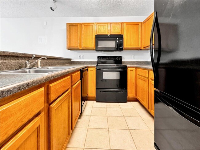 Building Photo - 994 Scenic Oak Ln