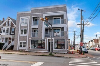 Building Photo - 862 E Jersey St