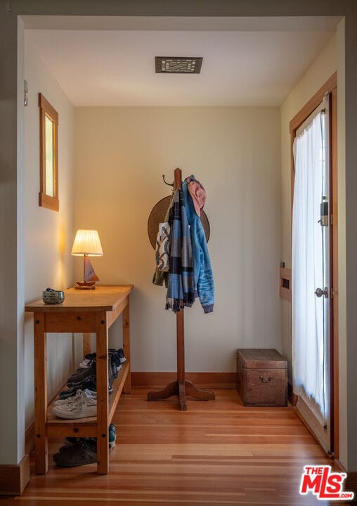 Foto del edificio - 1480 N Mentor Ave