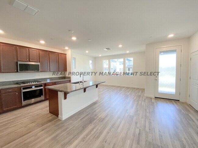 Building Photo - Brand new 3bed/2.5 bath in South Natomas!