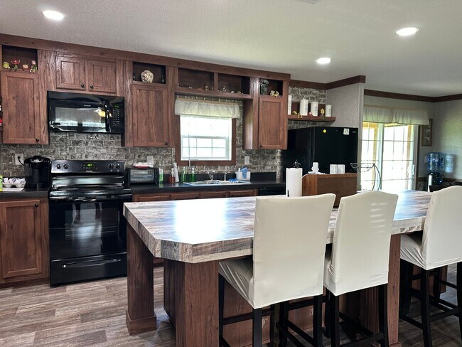 Building Photo - Charming 5-Acre Rental with Optional Barn ...