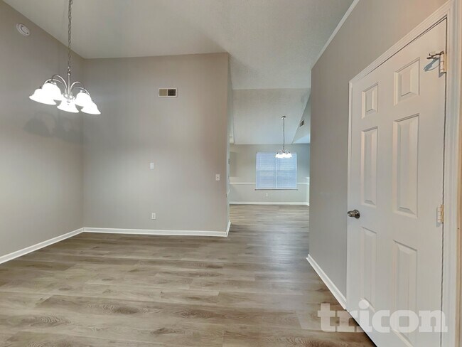 Foto del edificio - 2368 Rambling Way