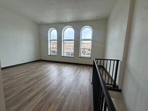 Building Photo - 210 S Main St