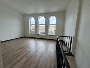 Building Photo - 210 S Main St