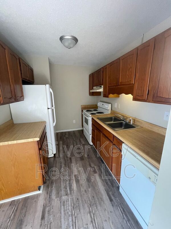 Building Photo - 311 Sunset Dr