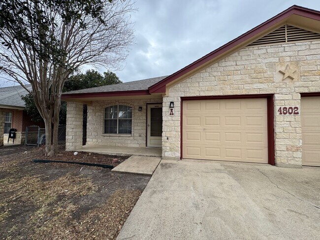 Foto del edificio - 4802 John David Dr