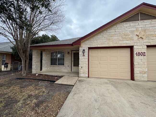 Building Photo - 4802 John David Dr