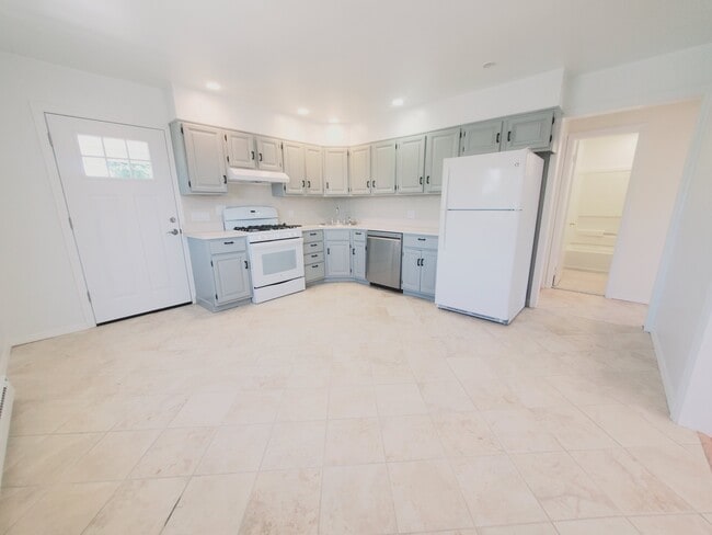 Foto del edificio - 798 Cove Rd