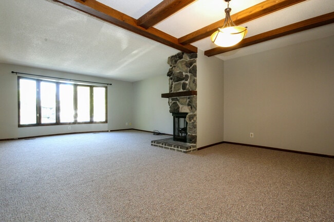 Building Photo - 9724 Utica Rd