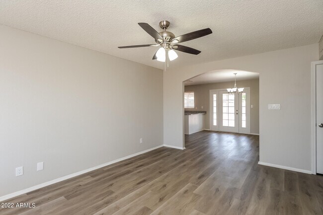 Foto del edificio - 2249 E Gable Ave