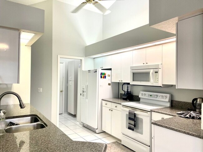 Foto del edificio - ANNUAL/FURNISHED HOME WITH LARGE LANAI - S...