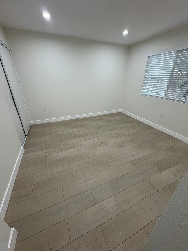 Foto del edificio - 2410 W Stanford St