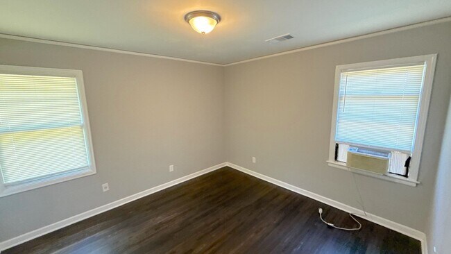 Building Photo - 1570 Jay Cove