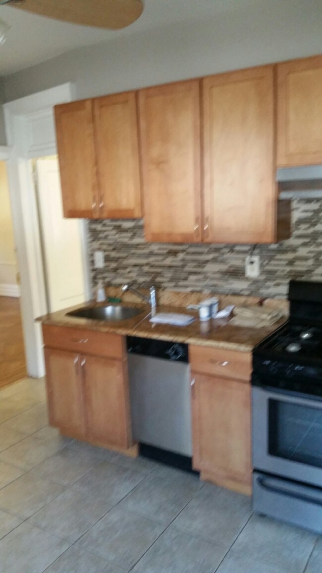 Kitchen - 72 Jefferson Ave