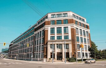 Building Photo - 404 King St W