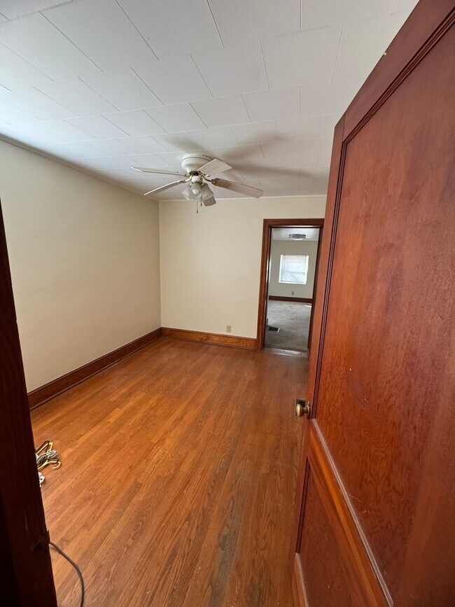 Building Photo - Charming 3 Bedroom 1.5 Bath Home