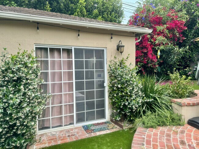 Jasmine, bouganvillea, morning glories, fruit trees ... - 9338 Oakmore Rd