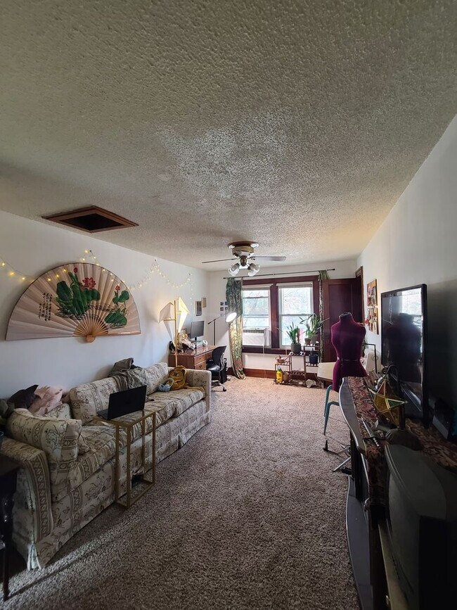 Foto del edificio - 709 N Busey Ave