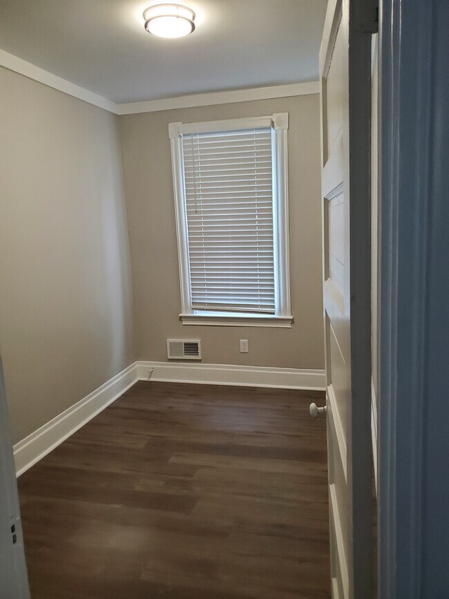 Building Photo - 109 Broad St