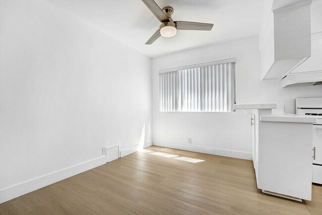 Foto del edificio - 744 S Windsor Blvd