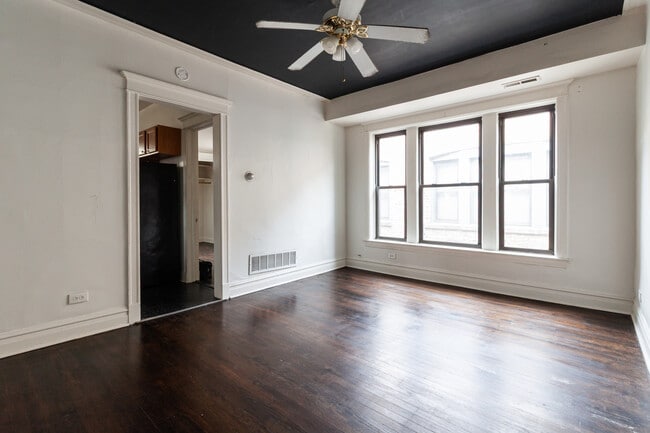 Building Photo - 4112 N Broadway