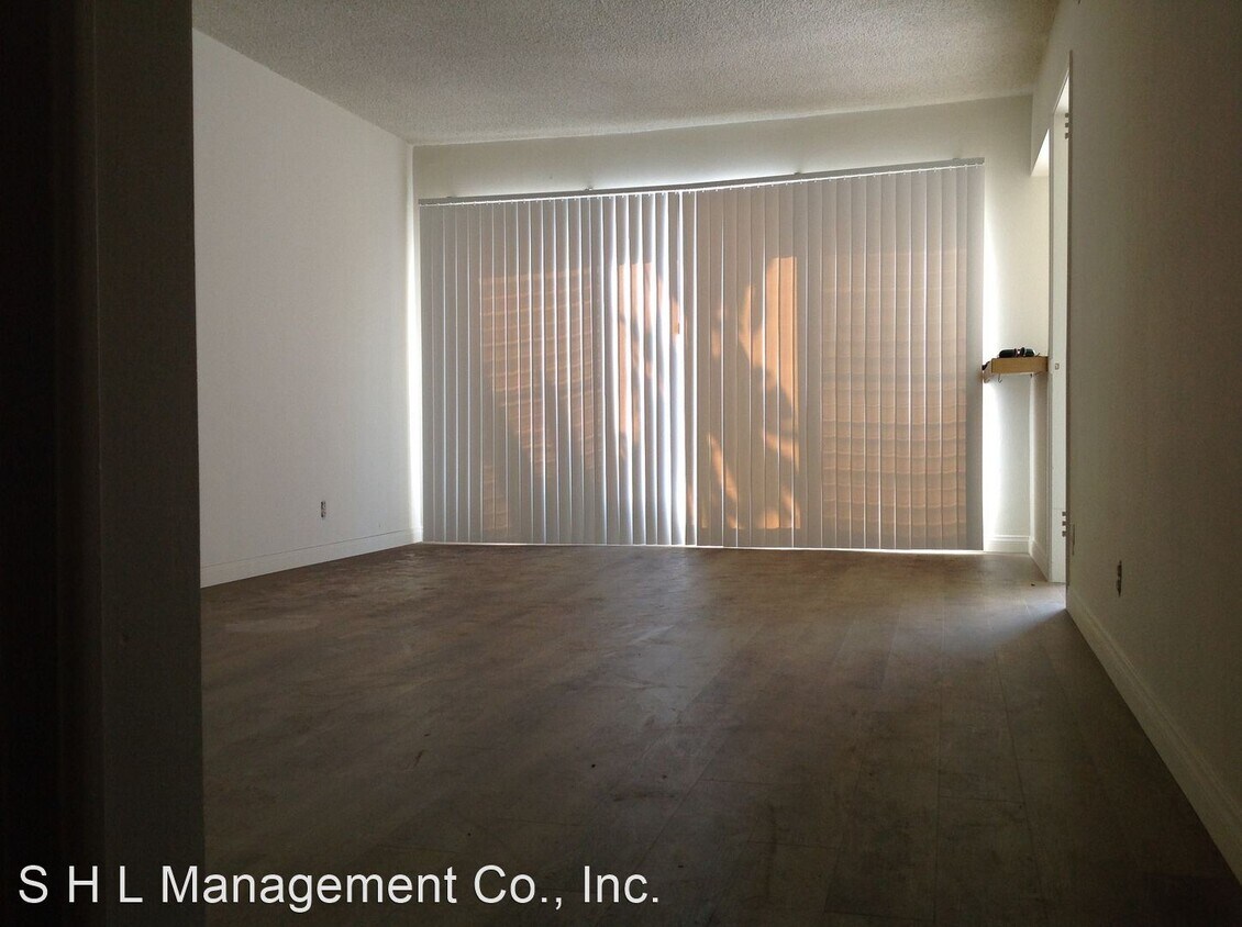Building Photo - 10777 Rose Ave