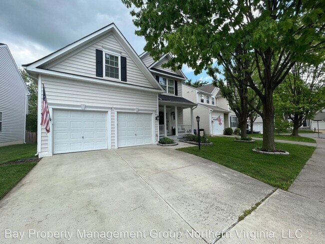Building Photo - 4 br, 3.5 bath House - 604 Nathan Pl. NE
