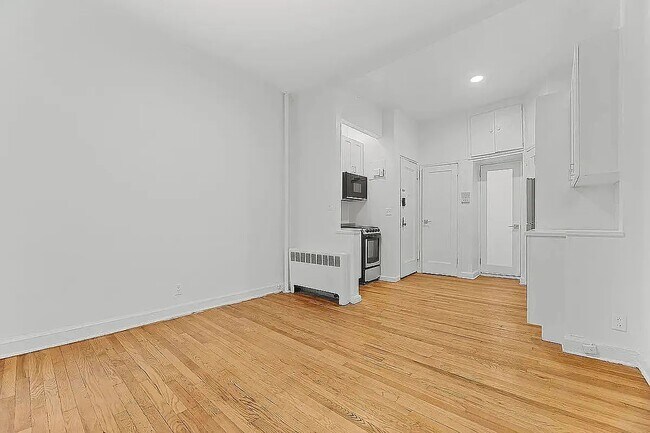 Building Photo - 188 E 93rd ST