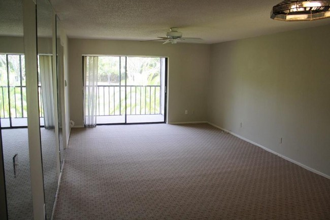 Foto del edificio - East Lake Woodlands Condo