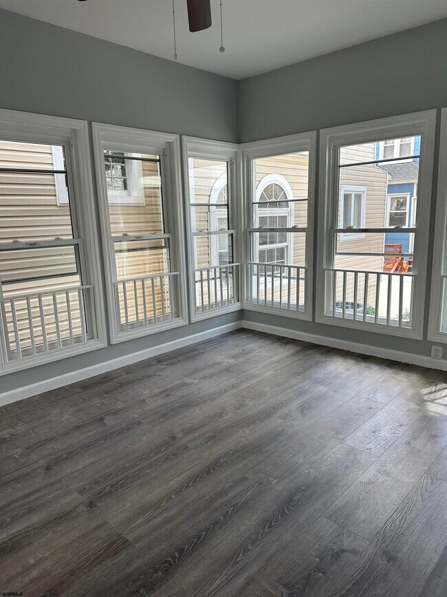 Foto del edificio - 12 S Jackson Ave