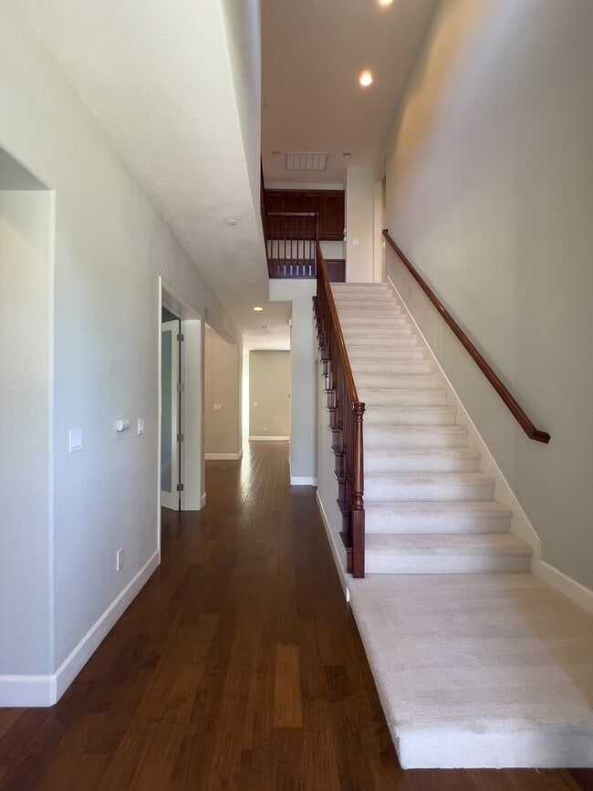 Building Photo - Stunning Five Bedroom Newer Napa Home