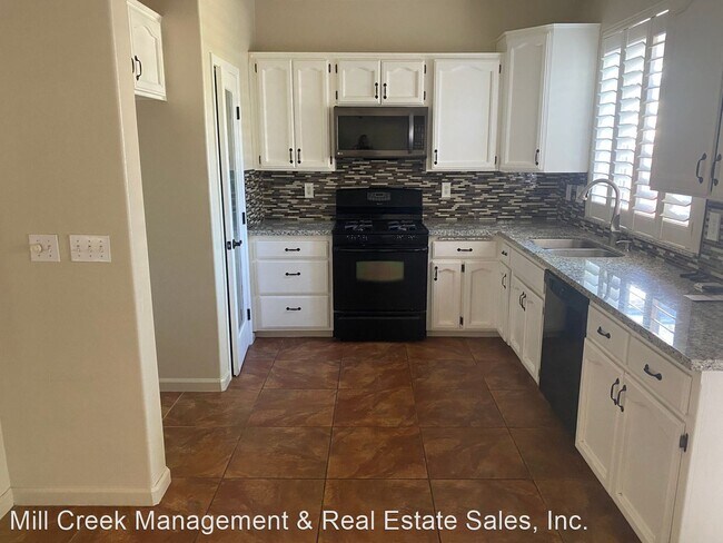 Foto del edificio - 3 br, 2 bath House - 1856 N. June Ave