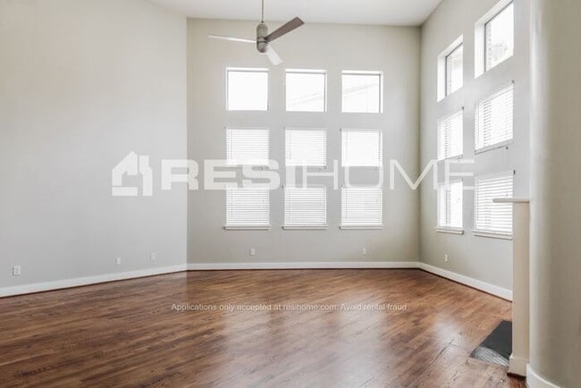 Building Photo - 5418 Inker St