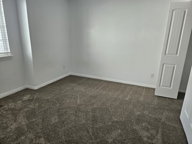 Building Photo - 1046 W 820 S