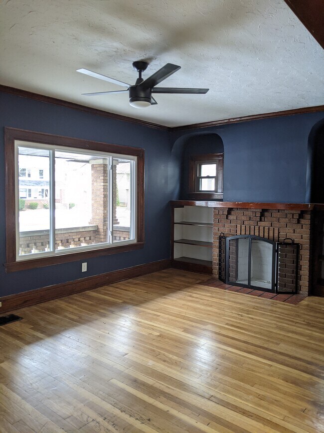 Sala de estar - 2127 Bunts Rd