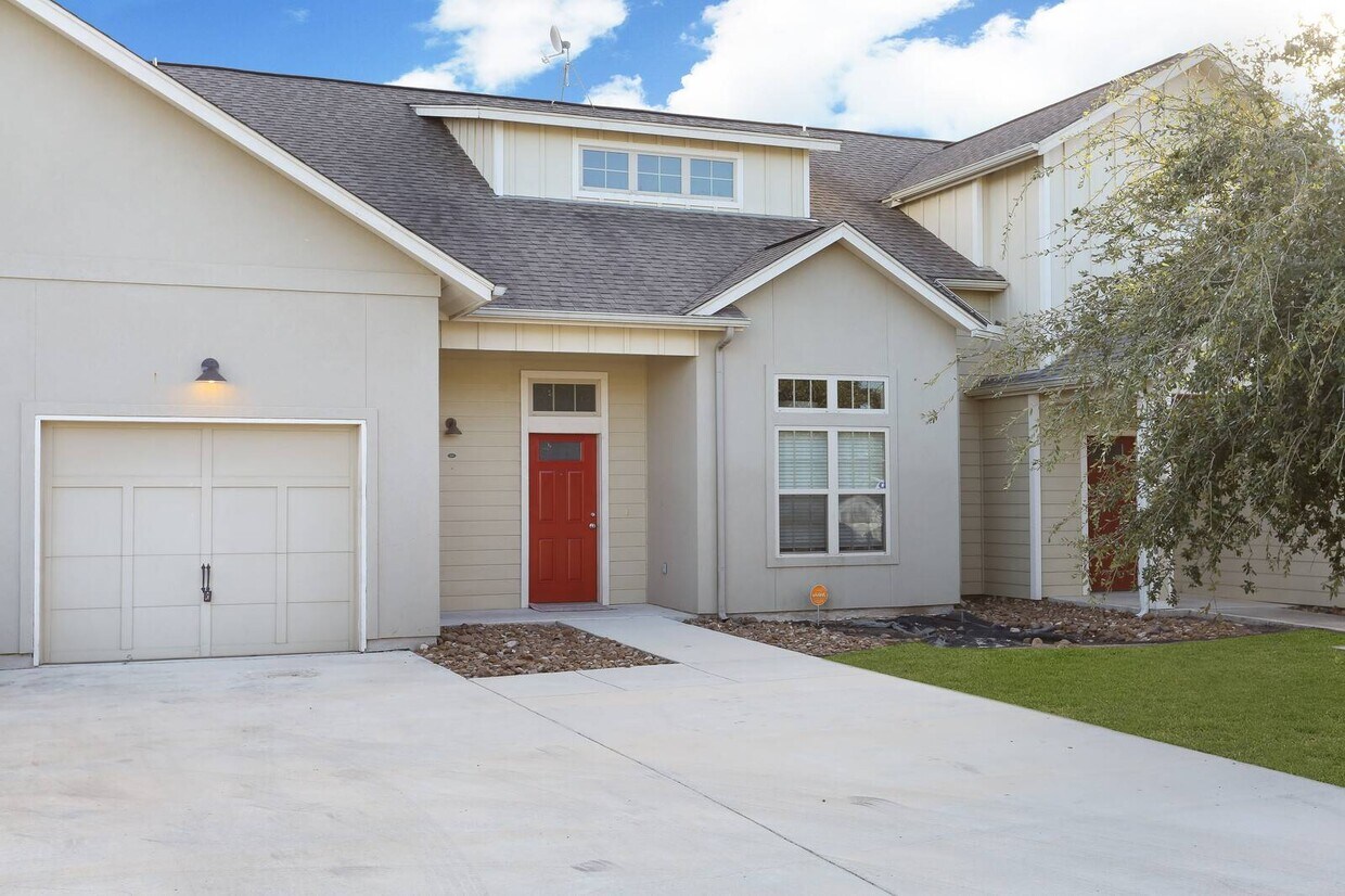 Foto principal - 219 Circle Ct