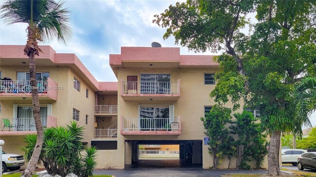 Building Photo - 3522 NE 171 St