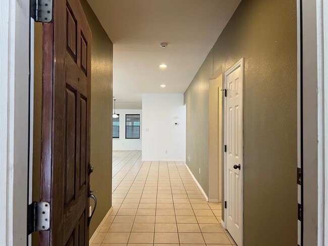 Building Photo - 9504 Castle Pines Dr