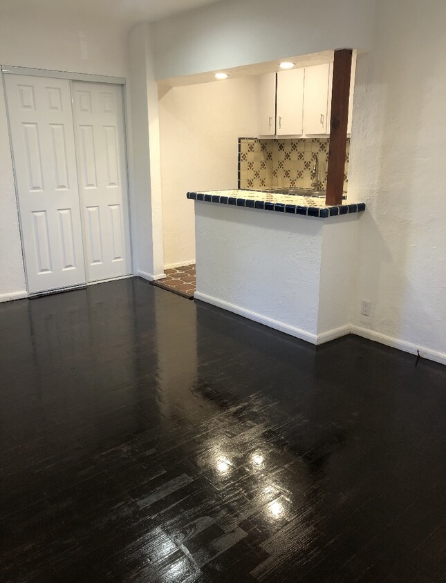 Foto principal - 6600 Orange St