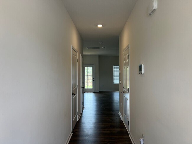 Building Photo - Beautiful Condo located in North Johnson City