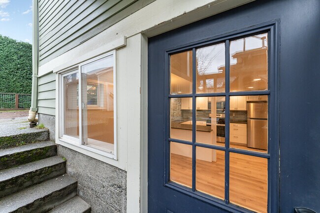 Photo - 5523 Woodlawn Ave N Apartment