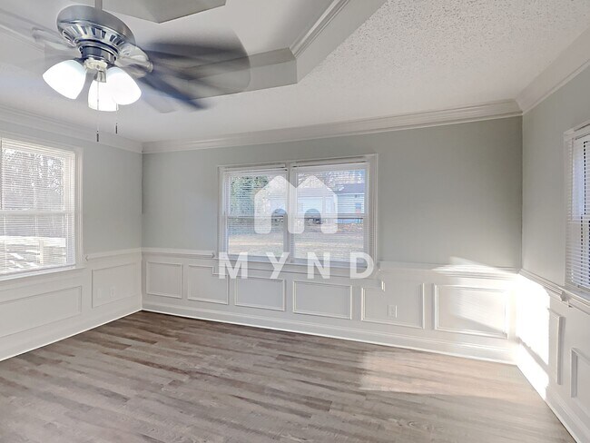 Building Photo - 585 Oak Way