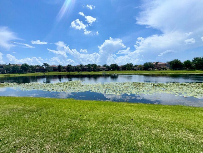 Building Photo - Eagle Creek 3 bedroom 2.5 bath townhome w/...